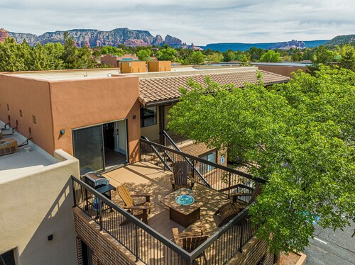 Experience luxury at Sedona Trailhead Suites B, an 850 sqft condo with stunning red rock views.