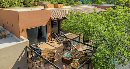 Experience luxury at Sedona Trailhead Suites B, an 850 sqft condo with stunning red rock views.