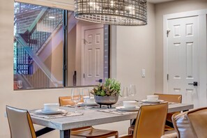 Dining - Sedona Trailhead Suites C- 1st Floor Remodeled Condo + Direct Trail Access! (Sedona)
