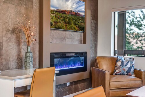 Sedona Trailhead Suites D – Modern Condo with Direct Trail Access & Stunning Views
