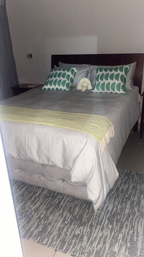1 habitación, escritorio, tabla de planchar con plancha y wifi gratis 