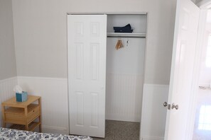 2 bedrooms, WiFi, bed sheets - Your Seaside Oasis, 2x1 Condo at Madeira Beach (Madeira Beach)