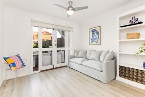 Smart TV - Modern and convenient home with ample amenities (Fullarton)