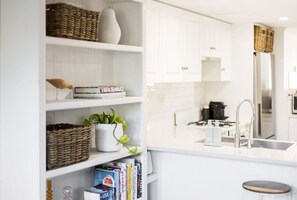 Fridge, microwave, oven, stovetop - Modern and convenient home with ample amenities (Fullarton)