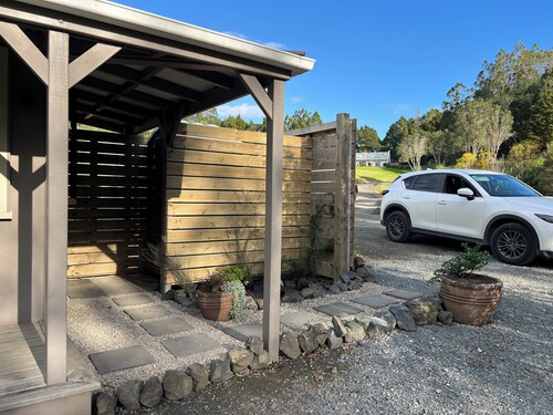 Off Grid Country Cabins: 1 Double Bed in Each Cabin