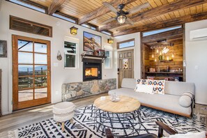 Smart TV, fireplace
