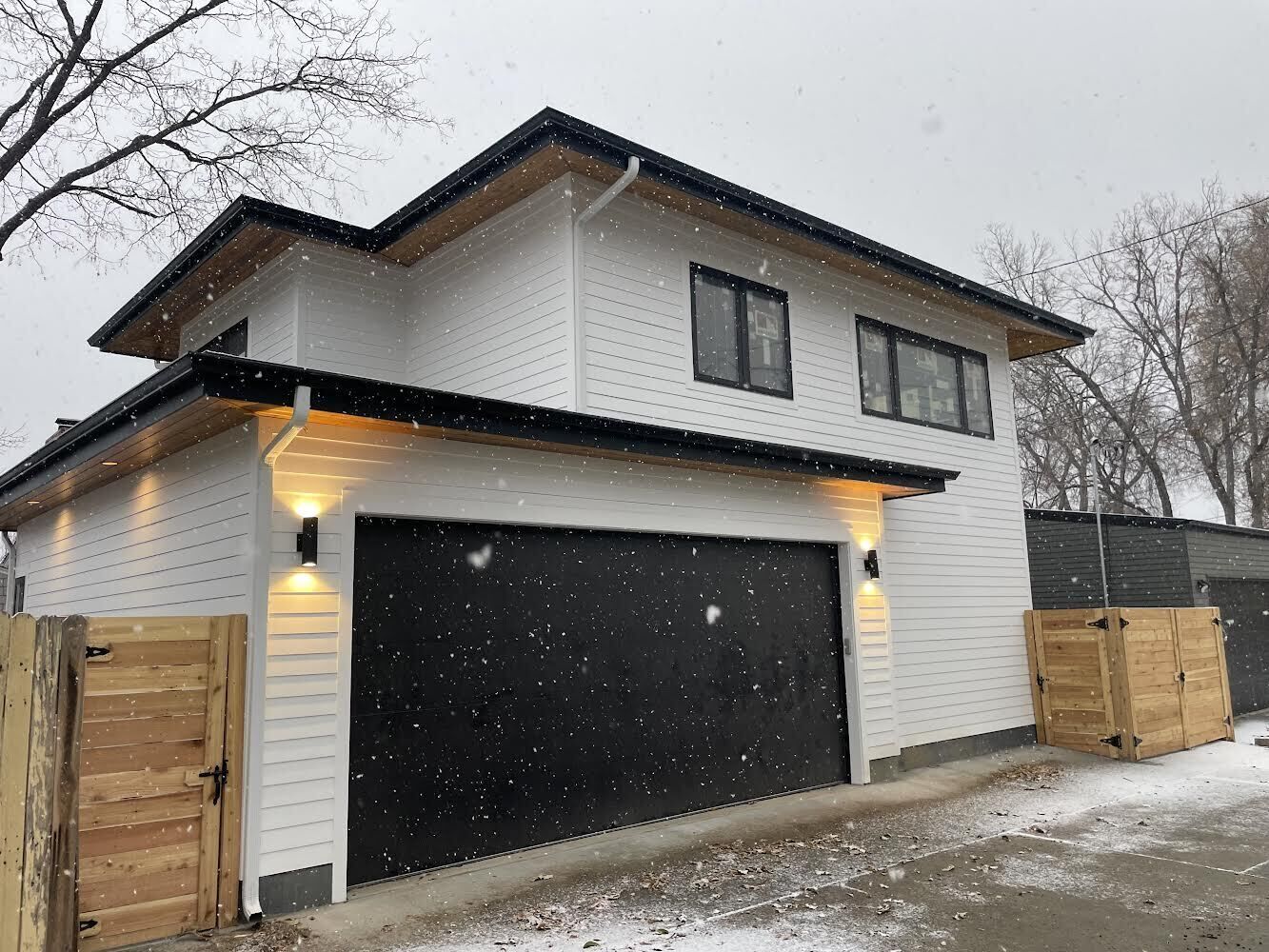 Bright, Walkable City Guesthouse! Brand new construction with lake views!