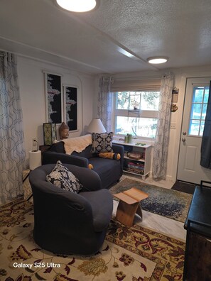 Smart TV, books, stereo - 10 mins to Bass Lake, 20 mins to Yosemite nat’l park 5 mins to Oakhurst ca! (Oakhurst)