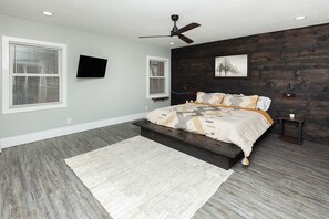 4 bedrooms, WiFi, bed sheets - high street home stay (Des Moines)