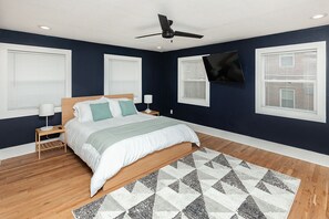 4 bedrooms, WiFi, bed sheets - high street home stay (Des Moines)