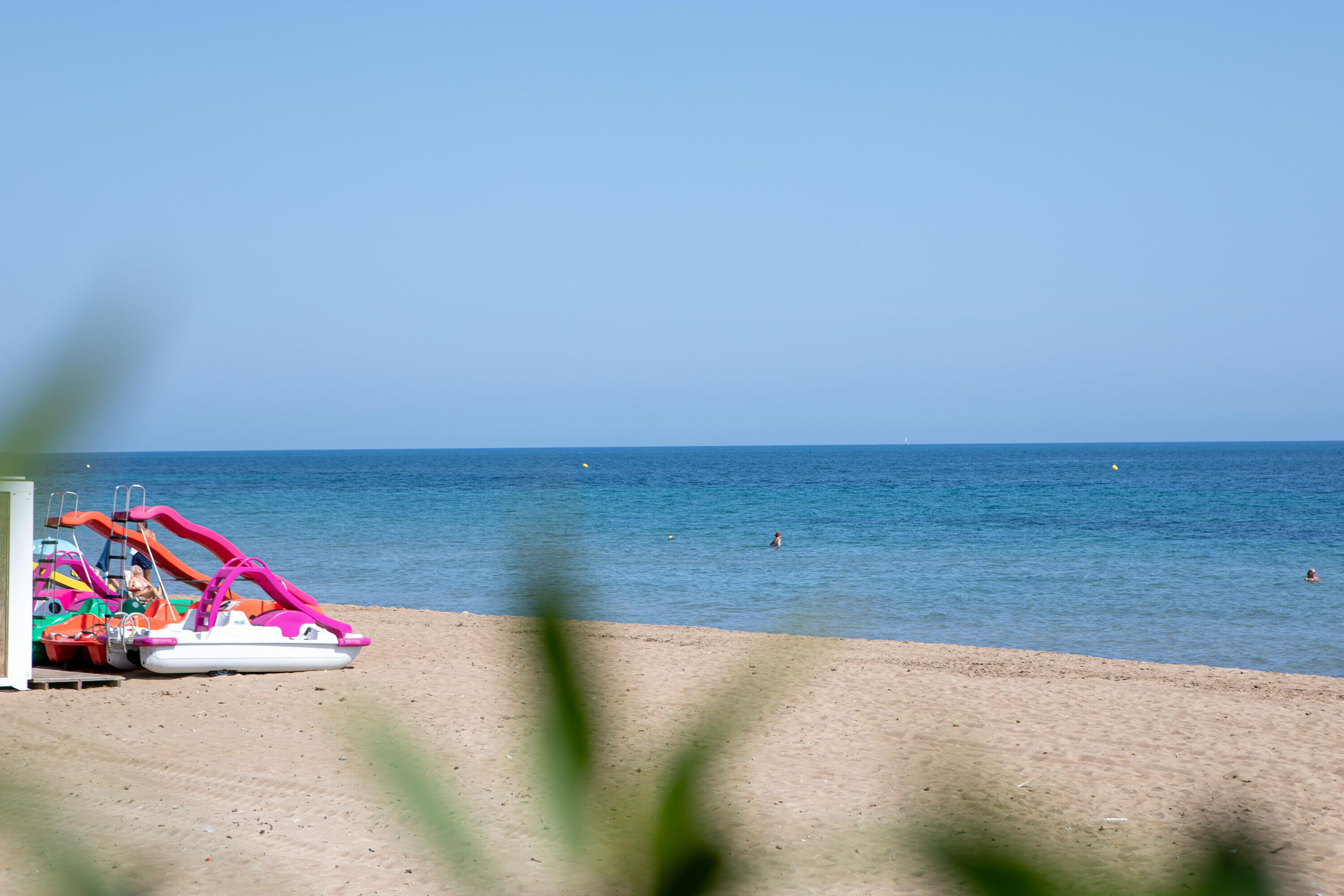 Plage à proximité, chaises longues