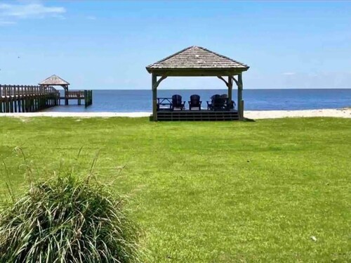 Modern chic Getaway in Kilmarlic Golf Club OBX