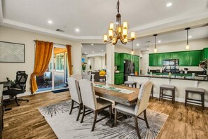 Dining - Joshua Tree Escape: Pool • Spa • BBQ & Sleeps 12! (Indio)