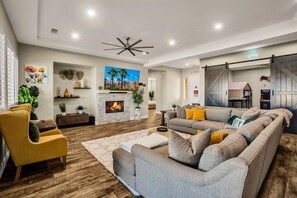 Smart TV, fireplace - Joshua Tree Escape: Pool • Spa • BBQ & Sleeps 12! (Indio)