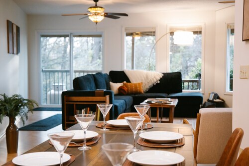 Hickory Hill Round House: Indoor POOL, mins from South Holston River, with view 