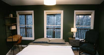 Hickory Hill Round House: Indoor POOL, mins from South Holston River, with view