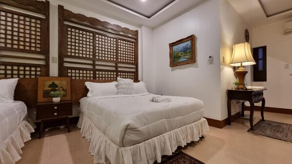 Habitación doble familiar | Ropa de cama de alta calidad, escritorio, insonorización y wifi gratis 