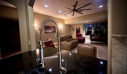 Elegant cozy cottage located in the heart of Victoria, Texas, 