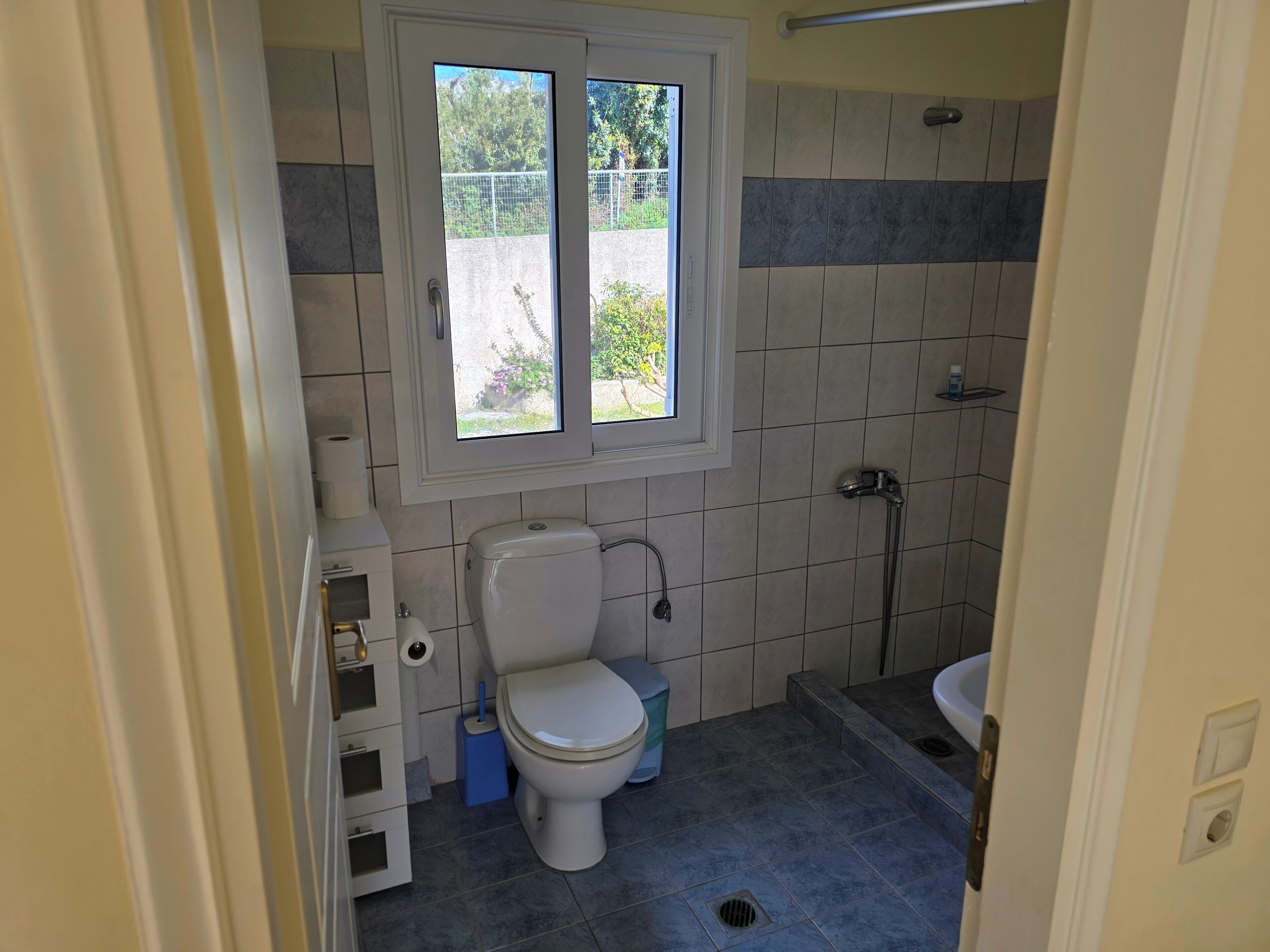 Ensuite for bedroom 2