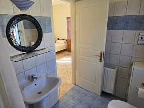 Bruser, hårtørrer, håndklæder