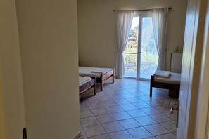 3 bedrooms, WiFi, bed sheets - Skala - Villa - Sleeps 7 - Parking - Garden (Skala)