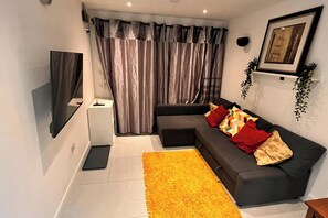 TV - 1BedHouse- London-Sleeps 4- Close to attractions (London)