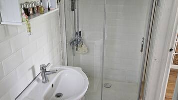 Ducha, secador de pelo, toallas