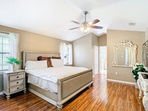 4 Schlafzimmer, Bügeleisen/Bügelbrett, WLAN, Bettwäsche