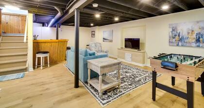 Family & Pet-Friendly w/ yard & game room. Walk a block to Lake Ontario.