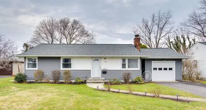 Family & Pet-Friendly w/ yard & game room/desk. Walk a block to Lake Ontario.