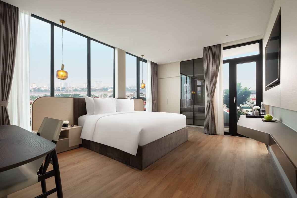 Panorama View Duplex Suite 2 Bedrooms | Minibar, in-room safe, desk, laptop workspace
