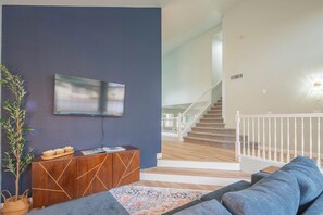 Smart TV, fireplace, DVD player