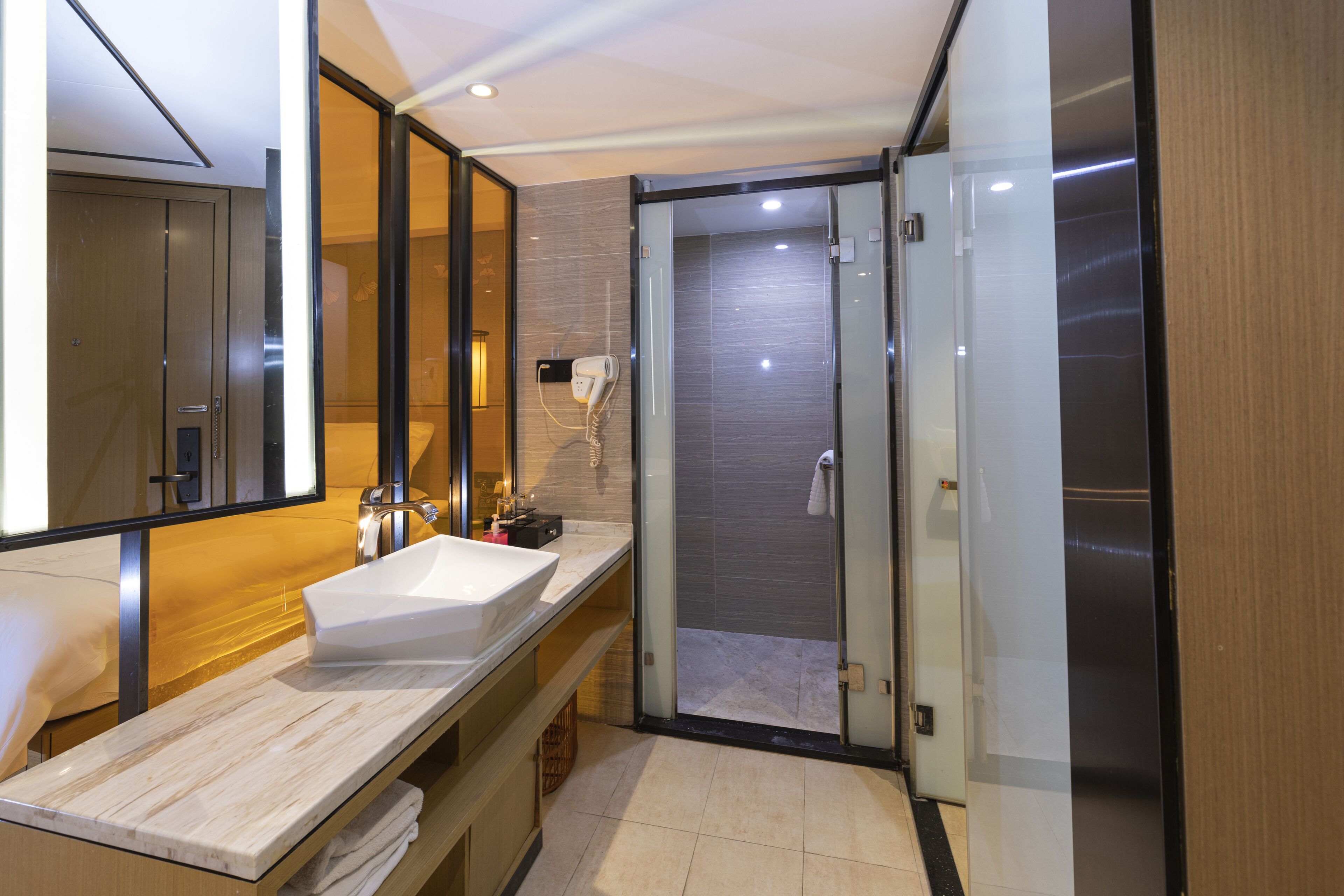 Business Double or Twin Room | Bathroom | Rainfall showerhead, free toiletries, hair dryer, slippers