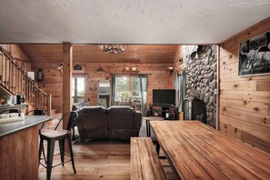 TV, fireplace, offices