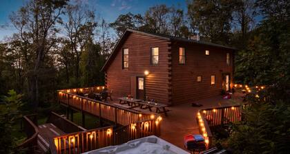 The Trillium Cabin | Modern Log Retreat with Hot Tub, Game Room & Mountain Views