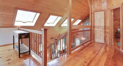 The Trillium Cabin | Hot Tub, Games, Views, & More
