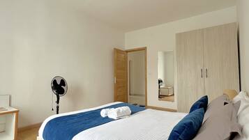 2 chambres, fer et planche Ă repasser, Wi-Fi gratuit, draps fournis