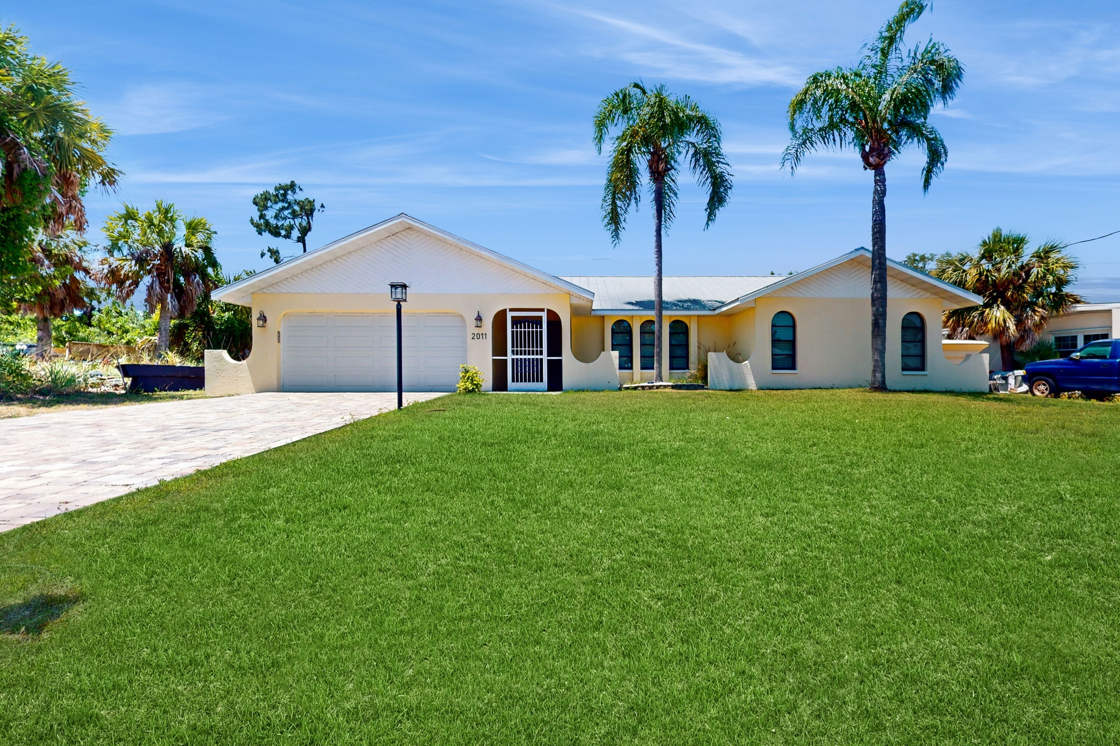 Dog-friendly charmer with heated pool, grill, water views, streaming & W/D
