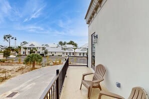 Terrace/patio - Dog-friendly bay view duplex with full kitchen, washer/dryer, & central AC (Port St. Joe)