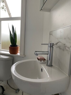 淋浴設備、風筒、提供毛巾、番梘