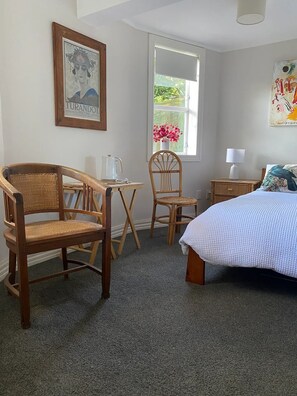 2 chambres, fer et planche à repasser, Wi-Fi gratuit, draps fournis