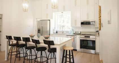 The Peach Cottage near Horsehead Lake, University, Wedding Venues, Ozark Mtns!