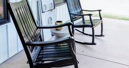 Accessible Cozy Chateau near College, Wedding Venues, Trails & National Forest