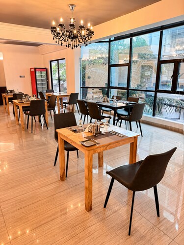 ホテル オムニ レジデンシー バリドハラ