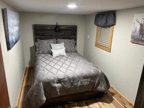 3 bedrooms, free WiFi, bed sheets, wheelchair access