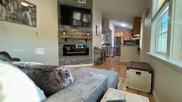 TV, fireplace