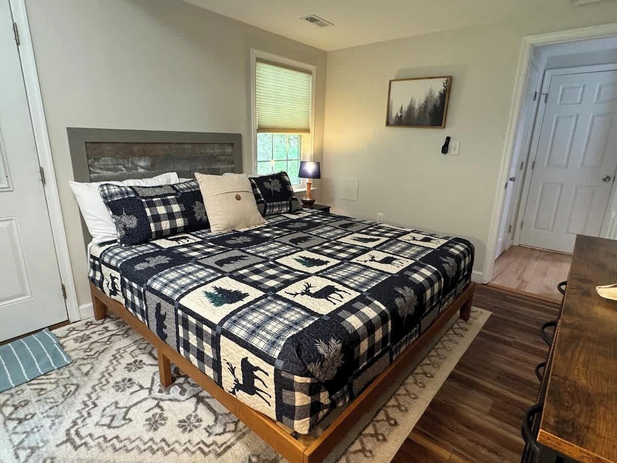 2 bedrooms, iron/ironing board, travel cot, WiFi