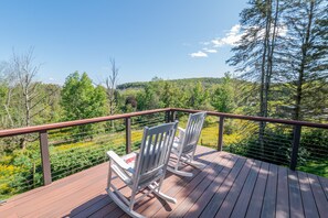 Property grounds - Beautiful Catskills country home get-away, with views, big private yard & forest (Loch Sheldrake)