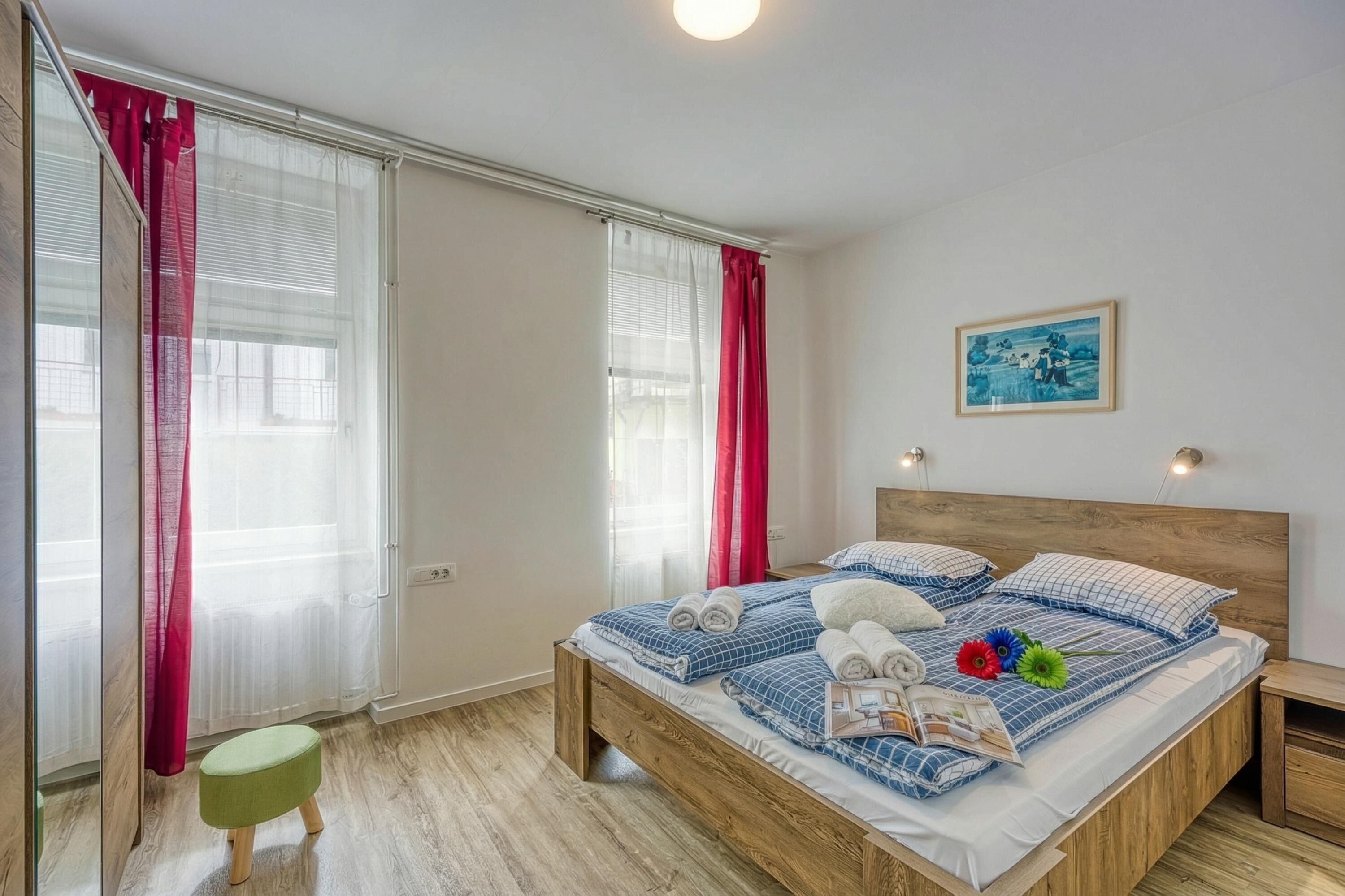 2 bedrooms, WiFi (free), bed sheets