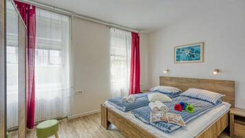 2 bedrooms, WiFi (free), bed sheets